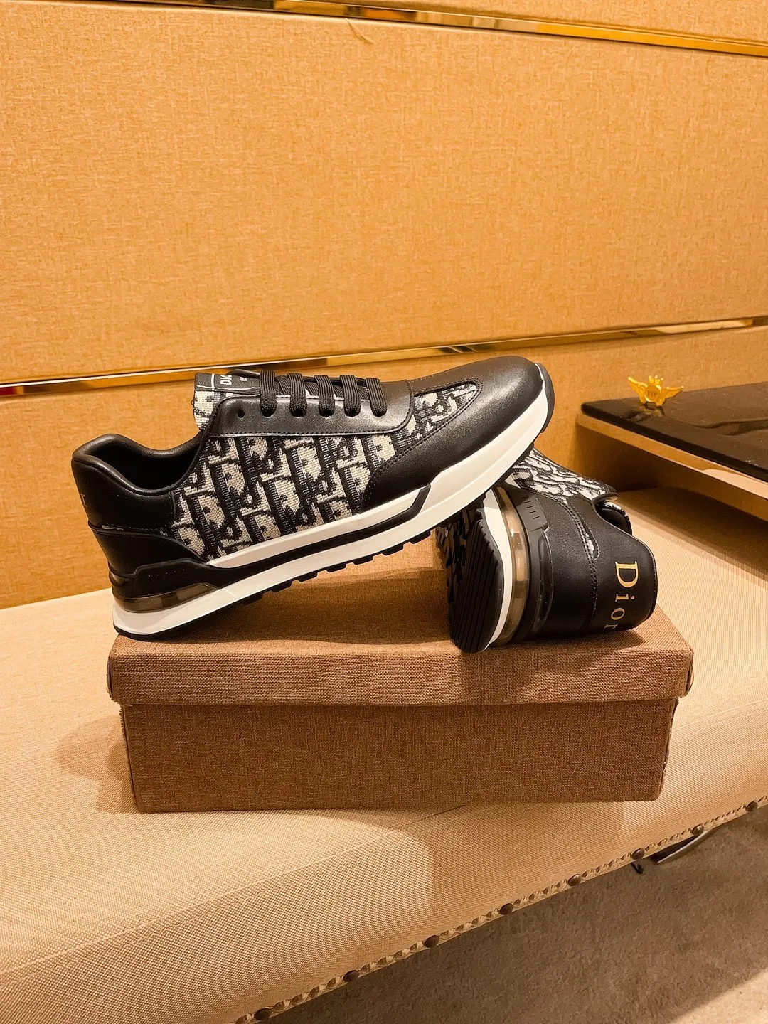Men's men's shoes💰 420💰🔥【Dior】🔥Men's high-end brand of shoes official website 1:1 latest masterpiece: the upper is made of first-layer cowhide imported from Italy with a comfortable and breathable lining➕original non-slip and wear-resistant outsole🔥, making walking more convenient and comfortable! An exclusive new model, a stunning work, a beautiful 1:1 replica [color] compared to the official quality! Create a fashionable personality to set off your uniqueness! A must-have for trendy men! Classic 🔥Size: 38-44 Color: 🔥 2⃣️colors available🔥